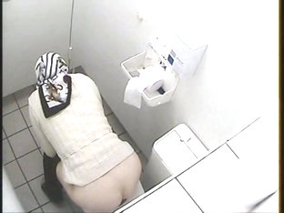 Pissing video of a blonde chick hovering her ass above the toilet
