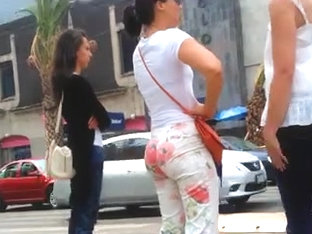 NALGONA CULOTE FLOREADO EN LA CALLE