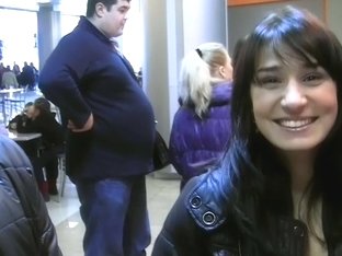 Genesis in after getting picked up, a hot girl gives head