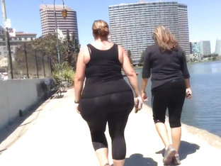 White Megapear BBW Walking