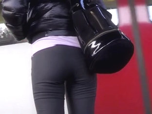 Candid - Teen Ass In Tight Pants At The Train Station