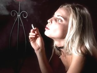 Smokingbunnies: Naked Hottie Smoking