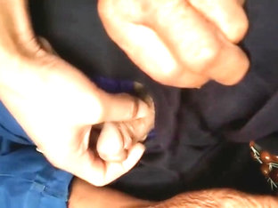 suck off grandpa in the car closely车内近距离口射老伯