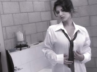 Sunny Leone Is Undressing For Her Morning Shower