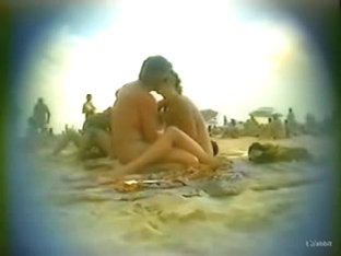 voyeur outdoor bj on the beach