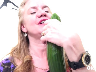 Curvy British MILF Lily May In Wet Solo Toy Play With Cucumber