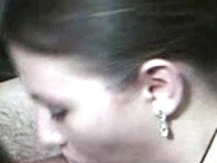 Amateur chick sucks cock