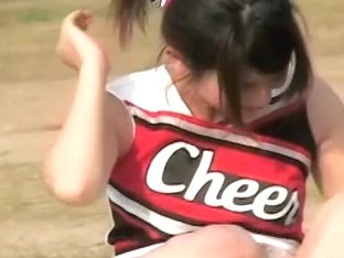 Couple Of Hot Cheerleaders Accidentally Show Their Bodies