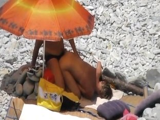 Spying 'em fuck on the beach