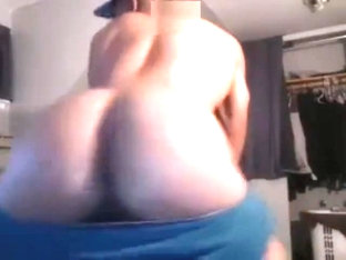 Hot black guy twerking