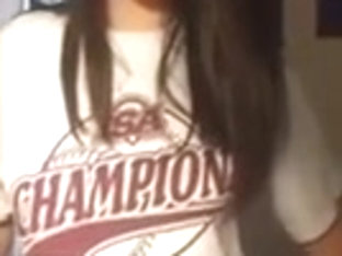 girl in underwear showing her body on periscope