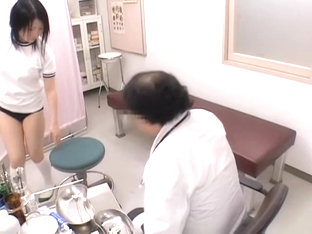 Sexy asian cunt fingered by the doctor in real gyno video