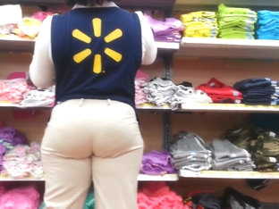 nice booty walmart worker