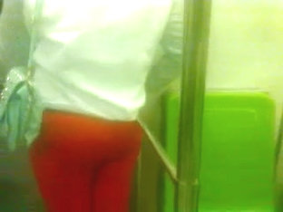 Culoncita En Leggings Rojos 1