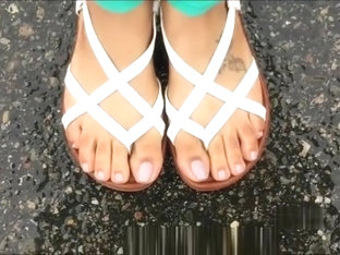 Tenishia Hen Sexy Toes