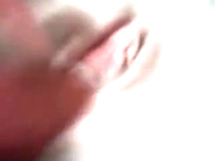 Blonde rase les poils de sa chatte