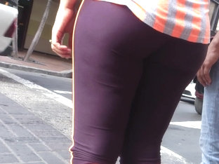 Veterana de Leggins Morados Con Un Culote Rico