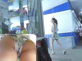 Accidental upskirts filmed in the public places