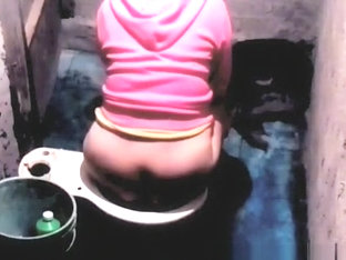 Woman caught pissing in old dirty toilet