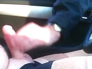 Homosexual Cook Jerking am Auto Fenster