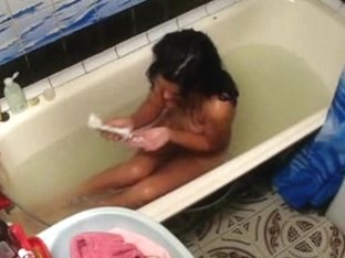 Girl Masturbates In Her Bathtub