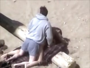 Amateur Couple Having Sex On The Beach