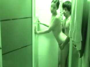 Teen Loves To Fuck In The Shower