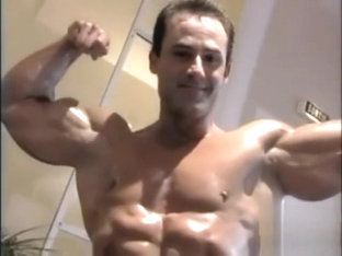 Francis Benfatto - Muscle posing!