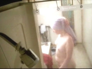 Voyeur Video of ex-girlfriend after shower - nice ASS!!!!