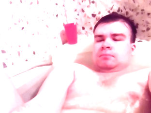 Paren Kaifuet Ot Drochki Struei Vod V Vannoi Self Suck Autofellatio Self Footjob