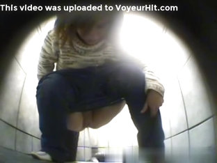 Girls Pissing Voyeur Video 253