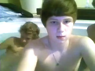 Teens Na Banheira 18 Anos