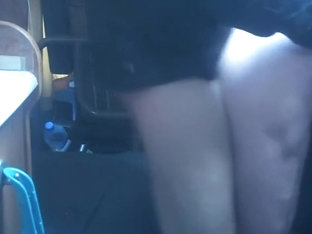 motard baise dans un camping car