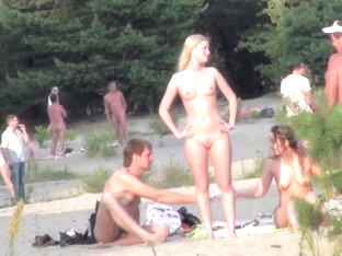 Nude amateurs hot bodies on the hidden beach spy cam sb1