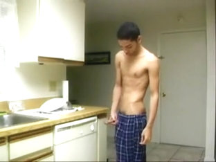 Hot Twink From Agypt Is Cumming