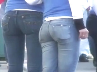 TIGHT JEANS