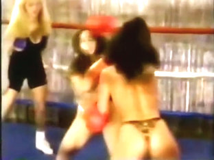 SHR-31 Leeann v Danielle Boxing