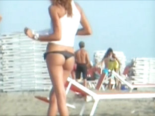 Some Hot Asses In The Beach