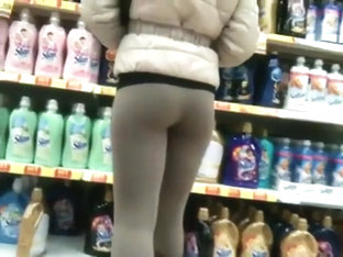 Babe In Tights Filmed When She Bent Over