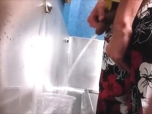 More hotties pissing