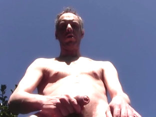 I am spied many people during a huge cumshot in geneva