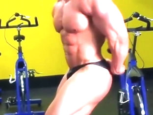 SLOVAKIEN MUSCLE DADDY HOT BULGE 1
