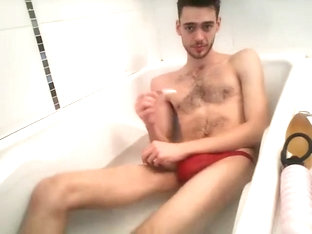 Antoine, belge de 24ans dans le bain_1 (exhib trou du cul et bite)