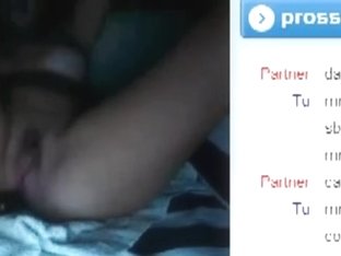 ChatRandom - Puttanone mi fa schizzare in cam.