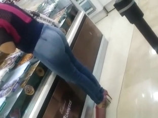 Sexy Round Ass MILF Wearing Tight Jeans