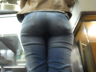 NINFETA MAGRA FALSA DA BUNDA DELICIOSA NO JEANS