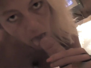 Nick neukt haar stevig in haar kont