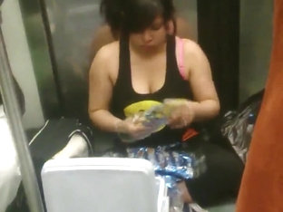 tetas en el metro