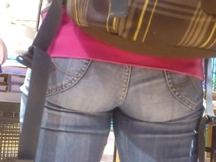 Nice Fanny In Blue Jeans Caught In A Street Candid Clip