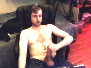 20 something cam model jerks off watching porn while audience watches him